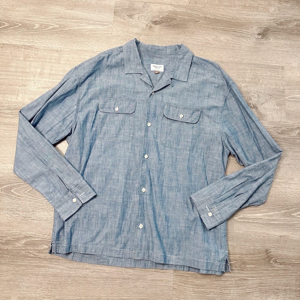 •AMERICAN EAGLE• BUTTON UP